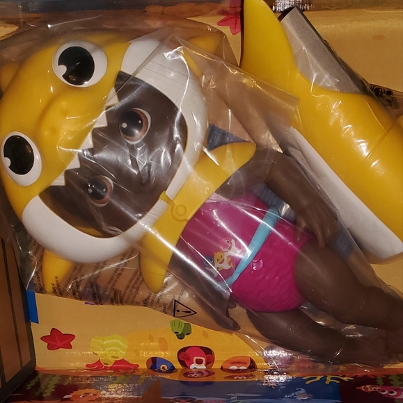 NWT Baby Alive Baby Shark Doll Tail and Hood Toy - Picture 5 of 5